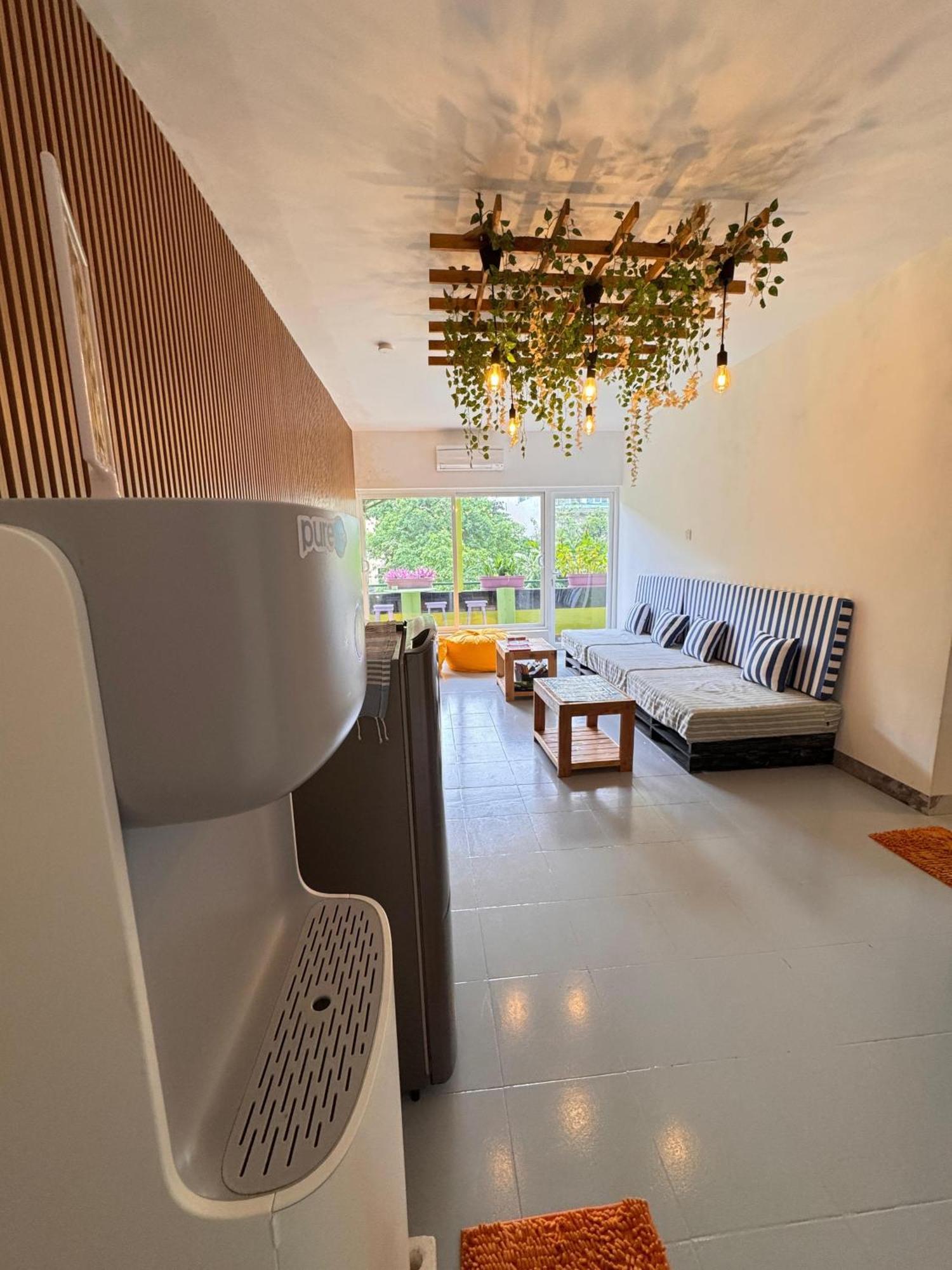 Hostel Republic At Galle Face Коломбо Екстериор снимка